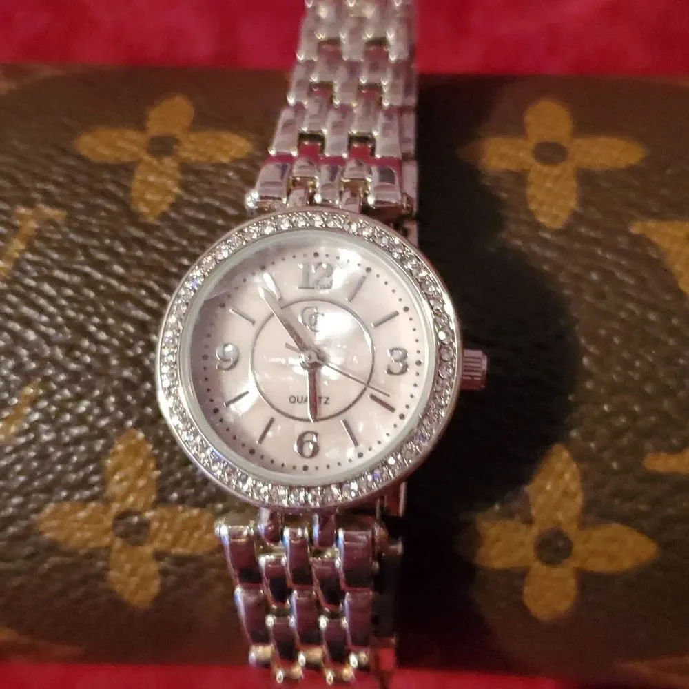 NWOT GC Mother of Pearl Crystal Silvertone Ladies Watch Guess‎ Collection?